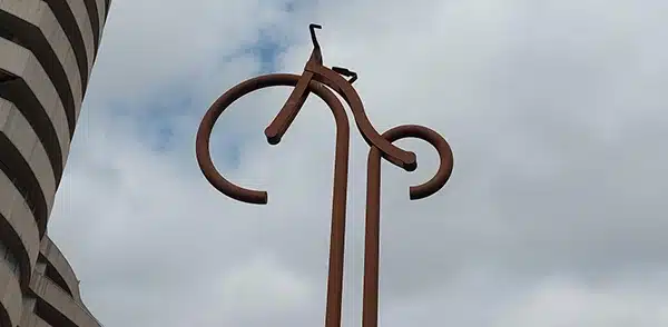 Monumento a la bicicleta en Terrassa