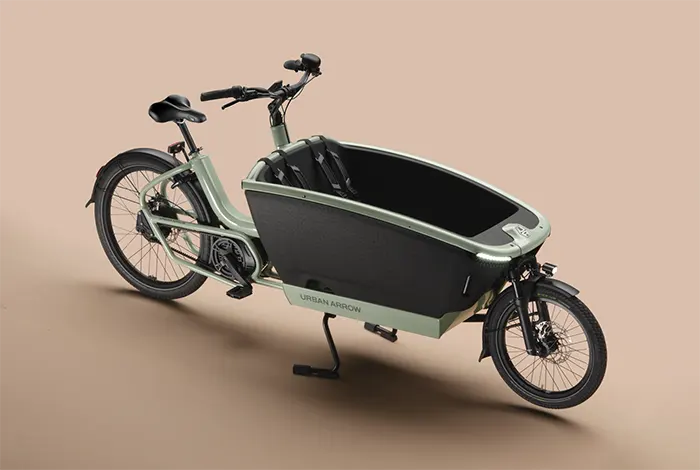 Bicicleta de carga Urban Arrow Family Next vista de lado en color verde