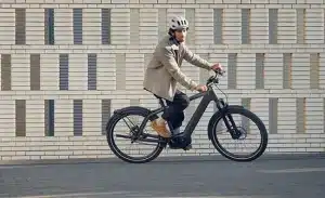 foto portada hombre con bicileta