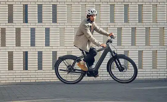 foto portada hombre con bicileta